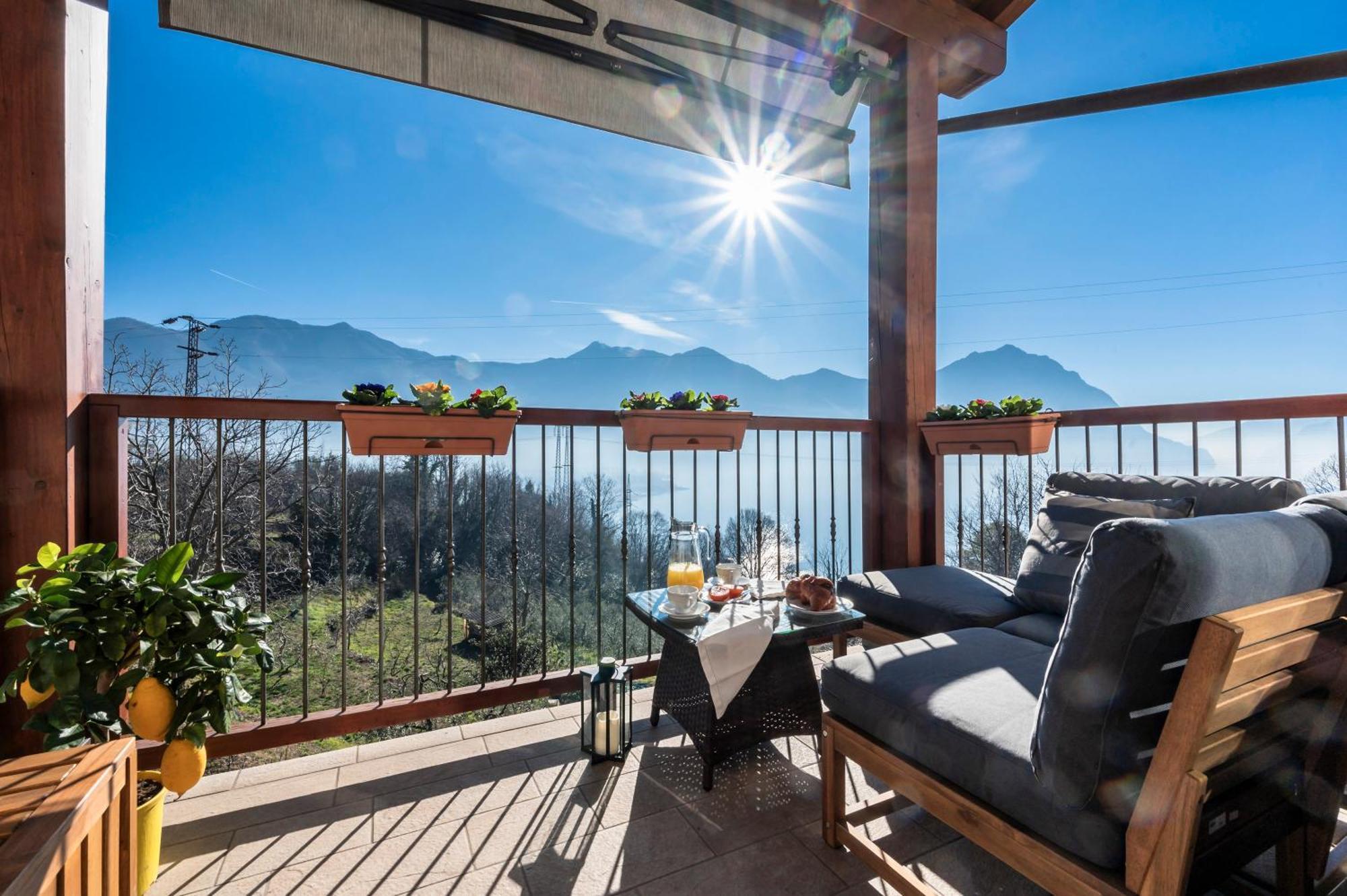 Iseo Lake Villa Con Vista Lago E Piscina Costa Volpino Exterior foto